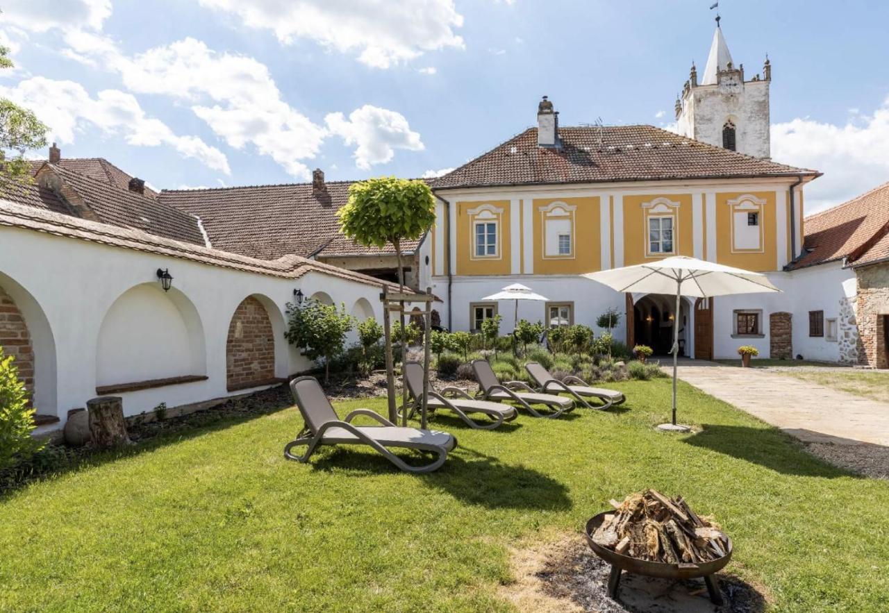 Apartament Ambrozuv Dvur Pouzdrany Zewnętrze zdjęcie